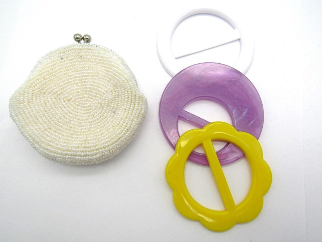 MICRO BEAD COIN PURSE & (3) CLOTH BELT BUCKLE (1 of 3)
