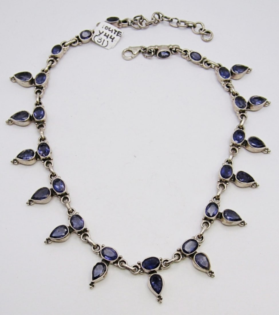 AMETHYST STERLING CHOKER: 19.9DWT, 15IN LONG ADJUSTABLE, STAMPED 925 ON THE LOBSTER CLASP