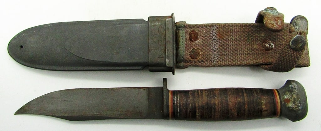 Vintage WWII Pal RH-35 Mark 1 Combat Knife: Made in USA Fixed Blade Fighting Knife with U.S.N MK 1 Nord - 8114 B.M. Co. VP Sheath; Used Condition. (Broken Button at Handle Close)