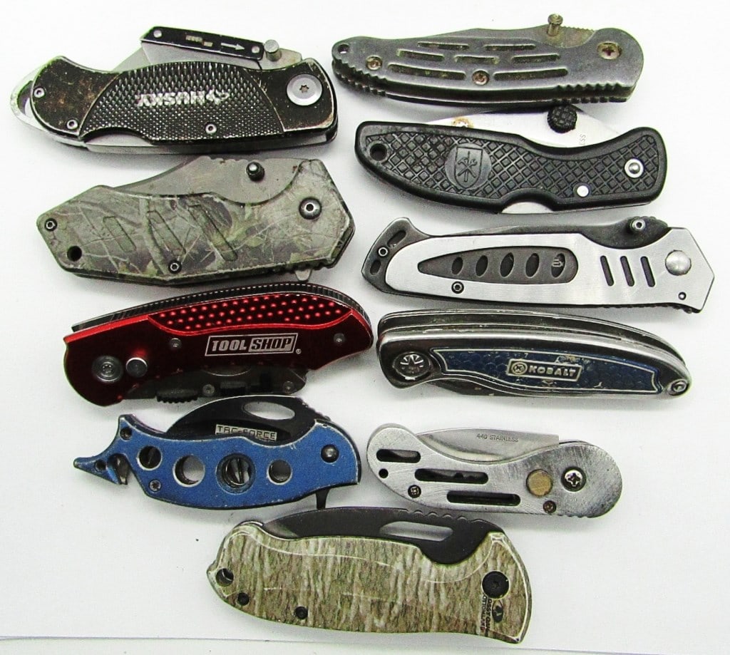 (10) POCKET KNIVES: 1 BLADE SMITH & WESSON, 1 BLADE MOSSY OAK, 1 BLADE TAC-FORCE STAINLESS, 1 BLADE KOBALT, 1 BLADE TOOLSHOP, 1 BLADE HUSKEY, 1 BLADE STAINLESS X2, 1 BLADE BARRACUDA ROSTFREI, 1 BLADE UNMARKED, USED CONDI