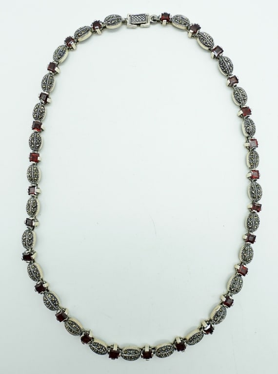 MARCASITE STERLING NECKLACE: 21DWT, 17 1/2IN LONG WITH GARNET STONES, OPEN BOX CLASP STAMPED 925 ON THE INSIDE