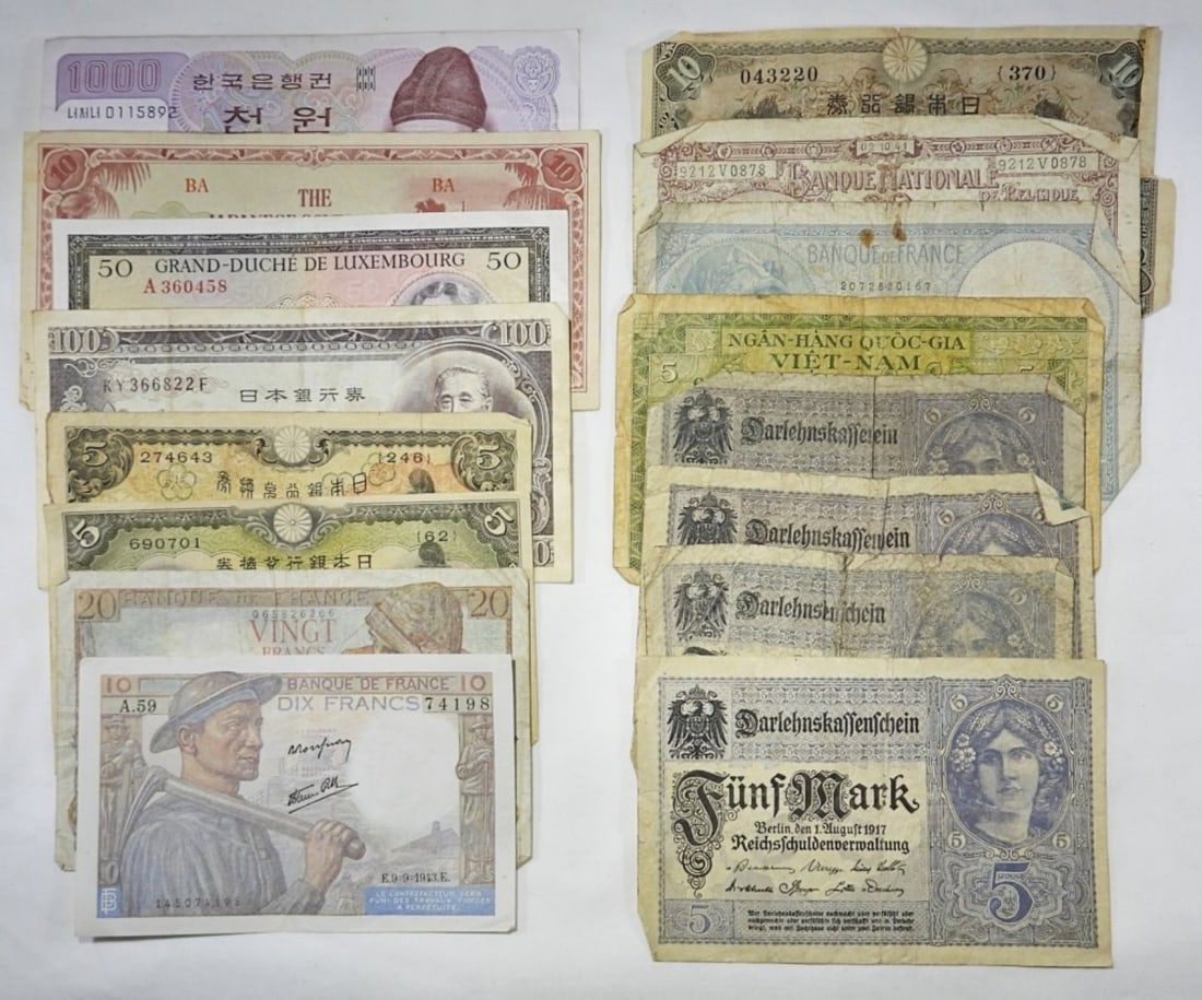 15 pc LARGE FOREIGN CURRENCY / PAPER MONEY (1 of 1)