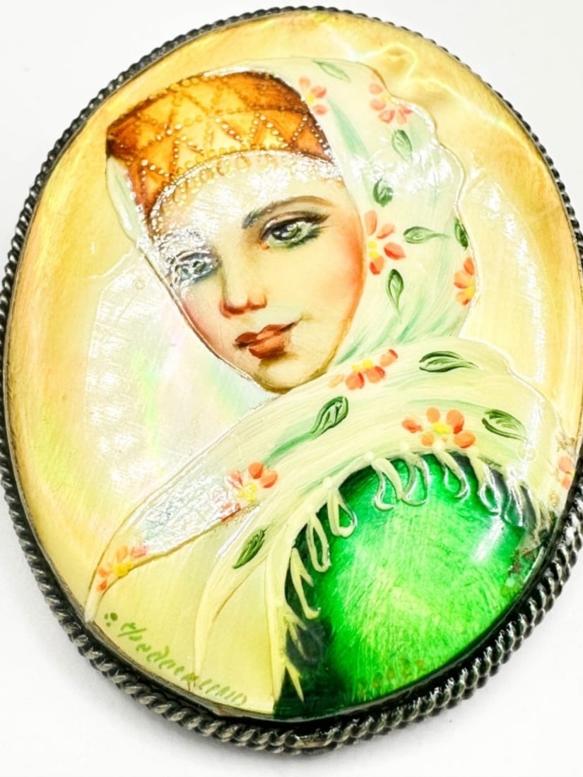 VINTAGE C CLASP BROOCH (1 of 3)