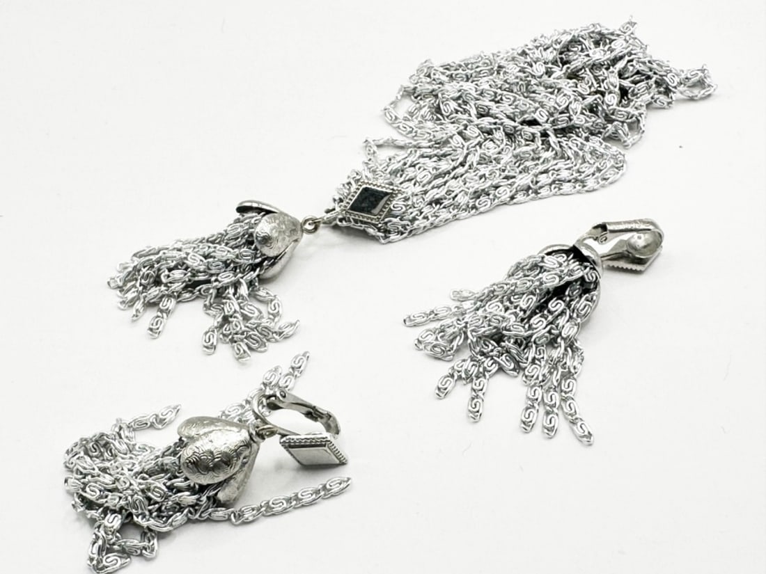 SARAH COVENTRY SET: SARAH COVENTRY NECKLACE AND EARRINGS SET