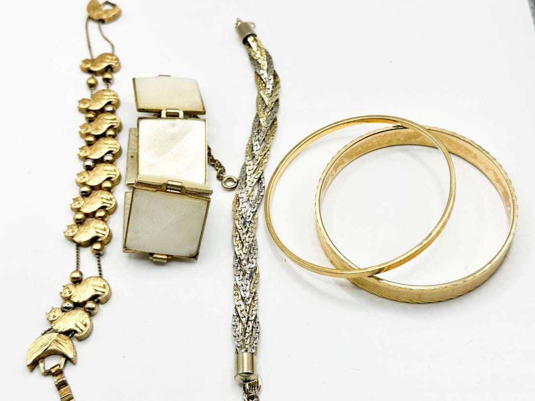 BRACELETS ASSORTED (1 of 1)