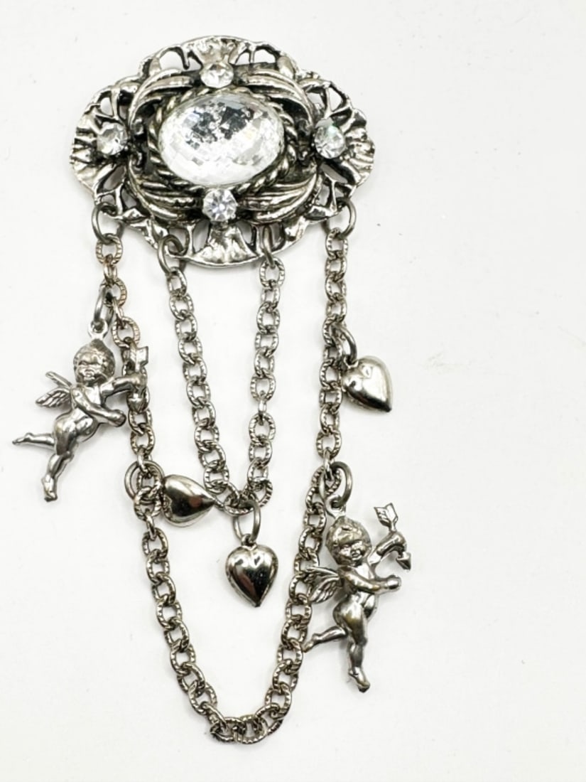 CHERUBS DANGLE BROOCH: CHERUBS DANGLE BROOCH CHERUBS AND HEARTS