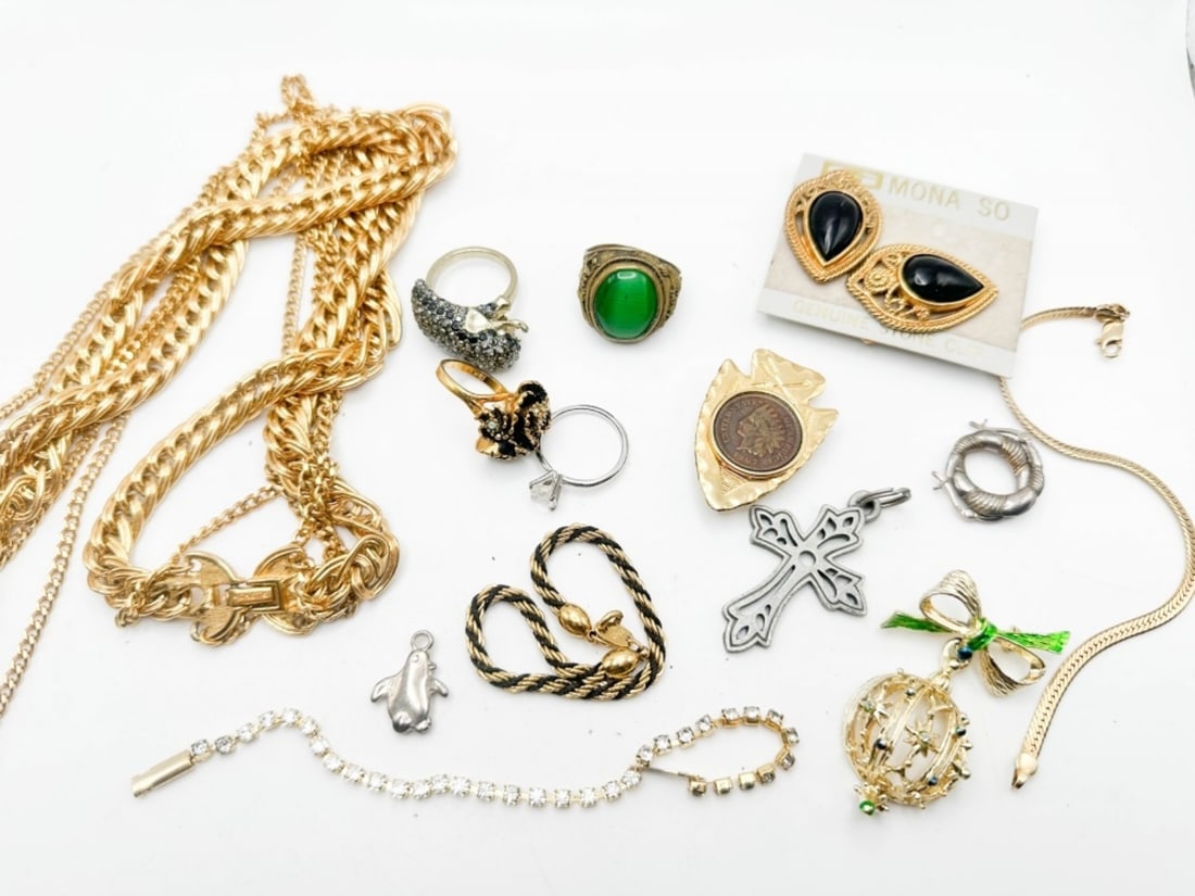 MONET CHAIN + VARIETY LOT: MONET CHAIN AND OTHER VARIETY LOT