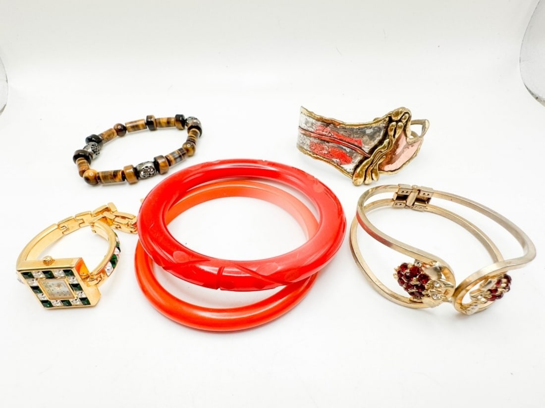 BRACELETS ASSORTED (1 of 2)