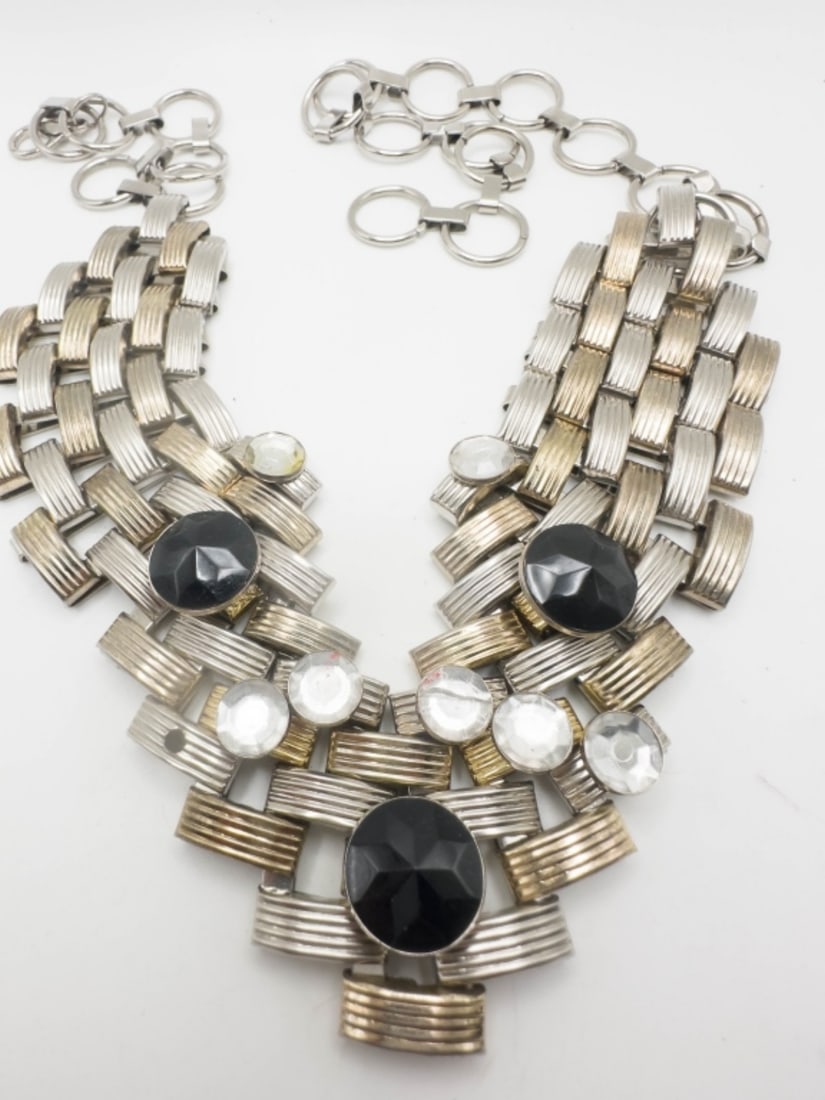 BOLD STATEMENT NECKLACE (1 of 4)