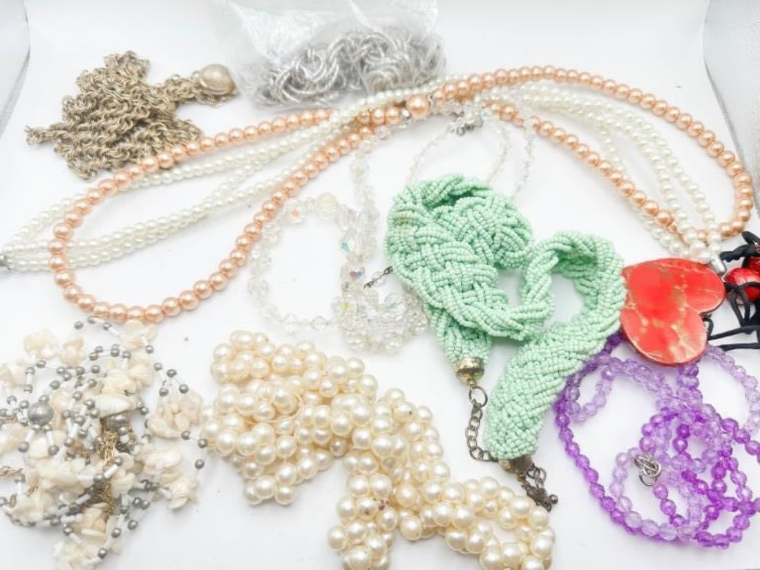 BEADED NECKLACES +++: BEADED NECKLACE VARIETY ASSORTED