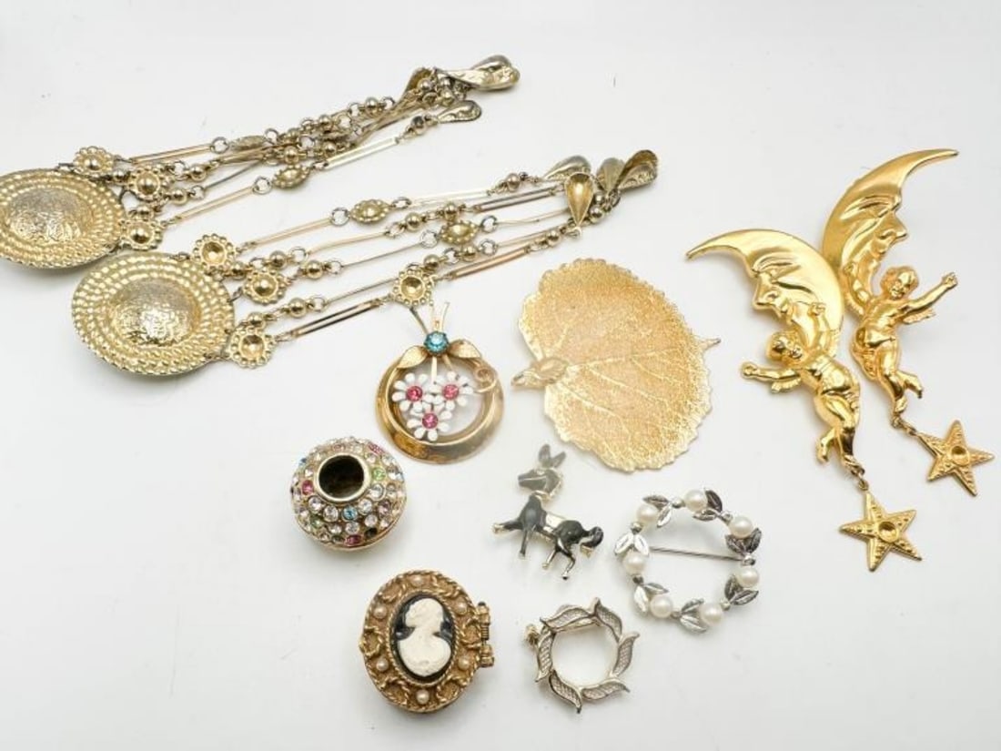 BROOCHES AND MORE !: BROOCHES AND EARRINGS, UNICORNS, MOONS CAMEO PILL BOX