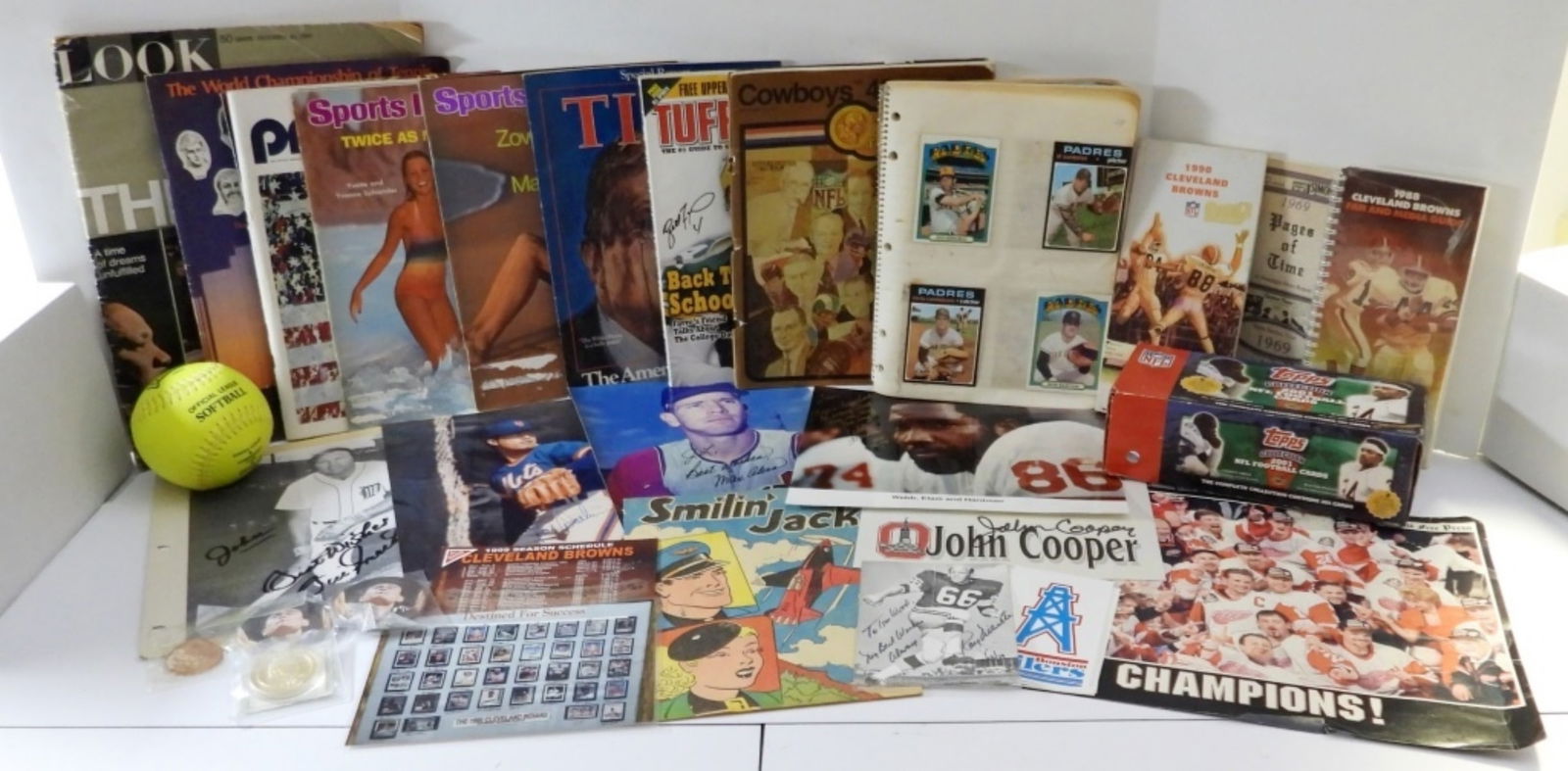 COLLECTOR'S LOT - SPORTS MAGAZINES, MORE (1 of 4)