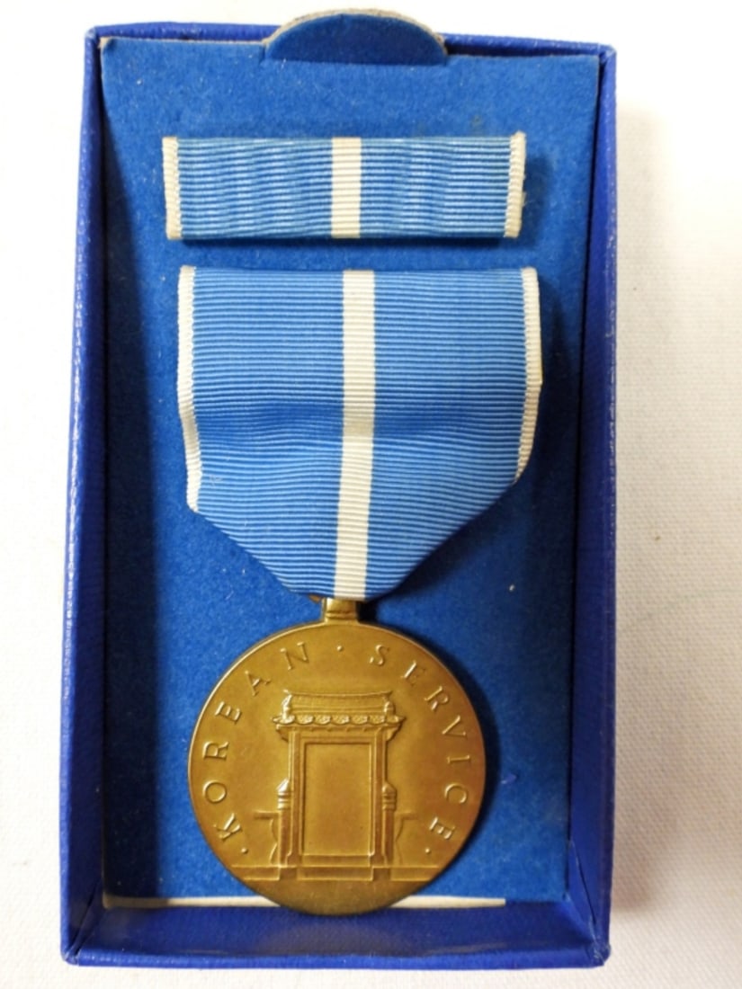 Korean War Service Award Medal with Ribbon Bar: in ORIGINAL BOX