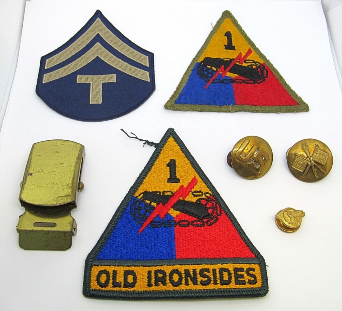 MILITARY PATCH / BUTTON / BUCKLE LOT (1 of 4)