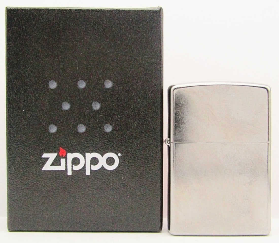 2015 Regular Street Chrome Zippo Lighter NEW (1 of 5)