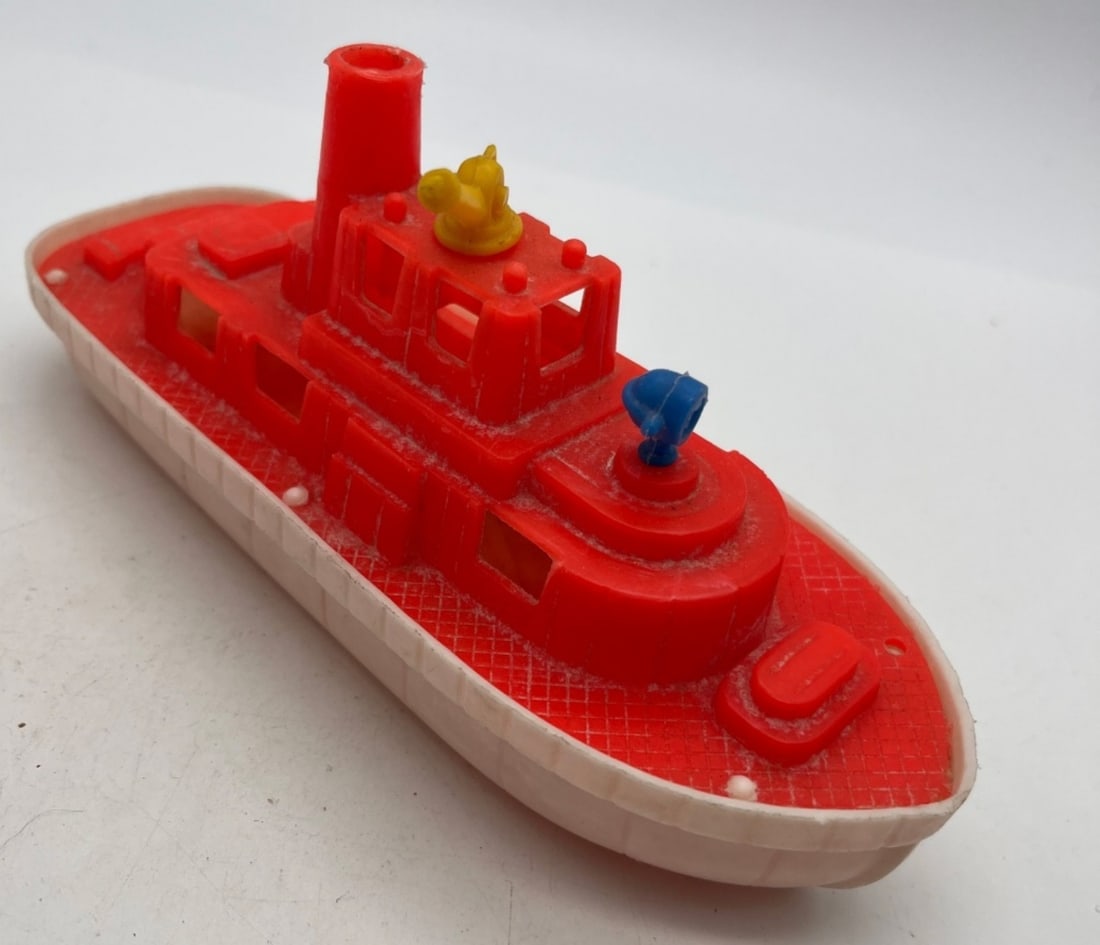Vintage Plastic Tug Boat: Plastic Bath tub Tug Boat Toy. 6.5" L x 3" h