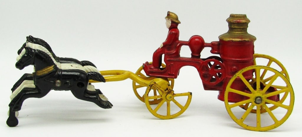Vintage Cast Iron 3 Horse with Pumper Wagon: (1) Horse Wheel is Broken; Cast Iron Horse Drawn Fire Pumper Toy; Used Condition.