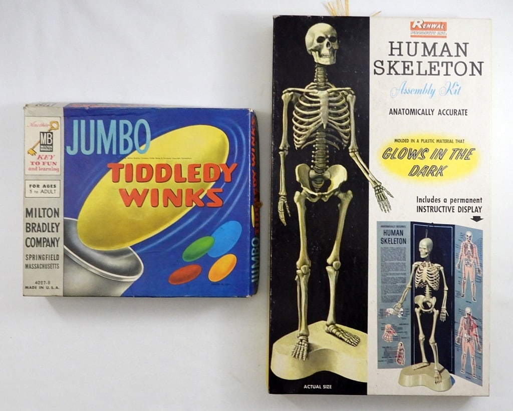 VINTAGE HUMAN SKELETON / TIDDLEDY WINKS: HUMAN SKELETON ASSEMBLY KIT / JUMBO TIDDLEDY WINKS - UNVERIFIED COMPLETE SETS - IN ORIGINAL BOXES