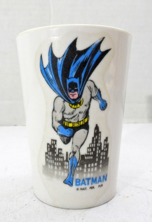 1960 BATMAN & ROBIN PLASTIC DRINKING CUP: VINTAGE 1960 BATMAN AND ROBIN PLASTIC DRINKING CUP NAT. PER. PUB.
