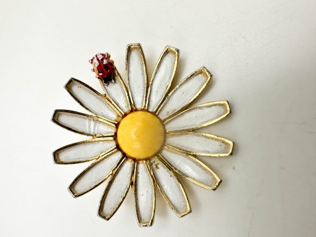 WEISS VINTAGE BROOCH (1 of 2)