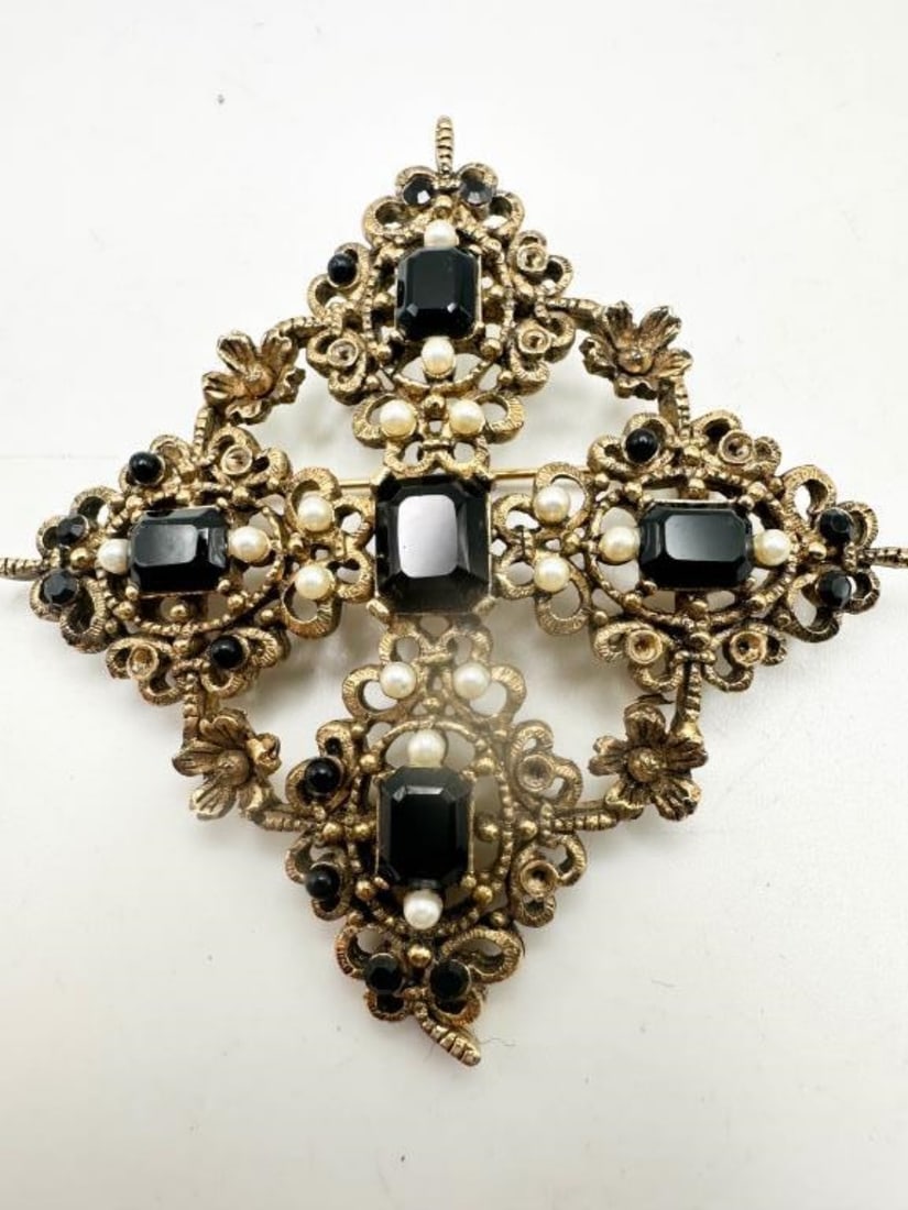 VINTAGE STONE BROOCH (1 of 2)