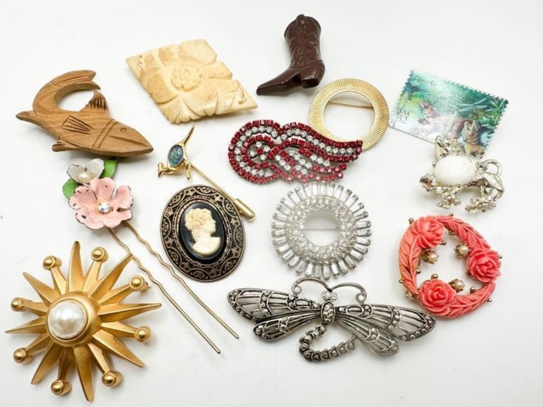 ASSTD  PRETTY BROOCHES ! (1 of 3)