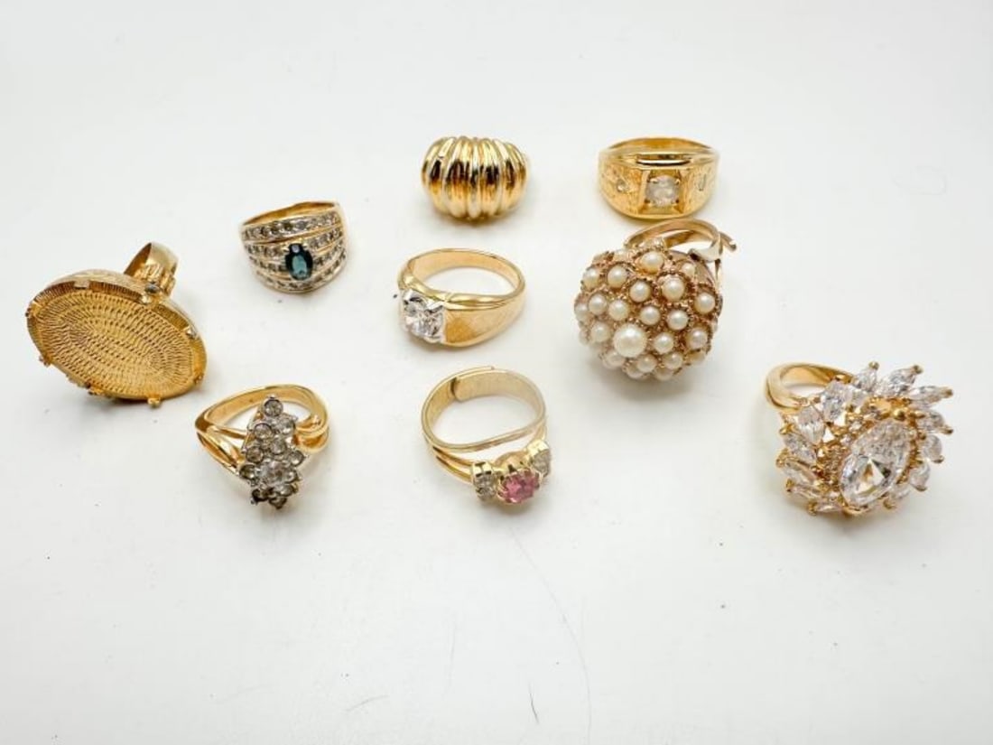 RINGS ASSORTED , LOOK ! (1 of 2)