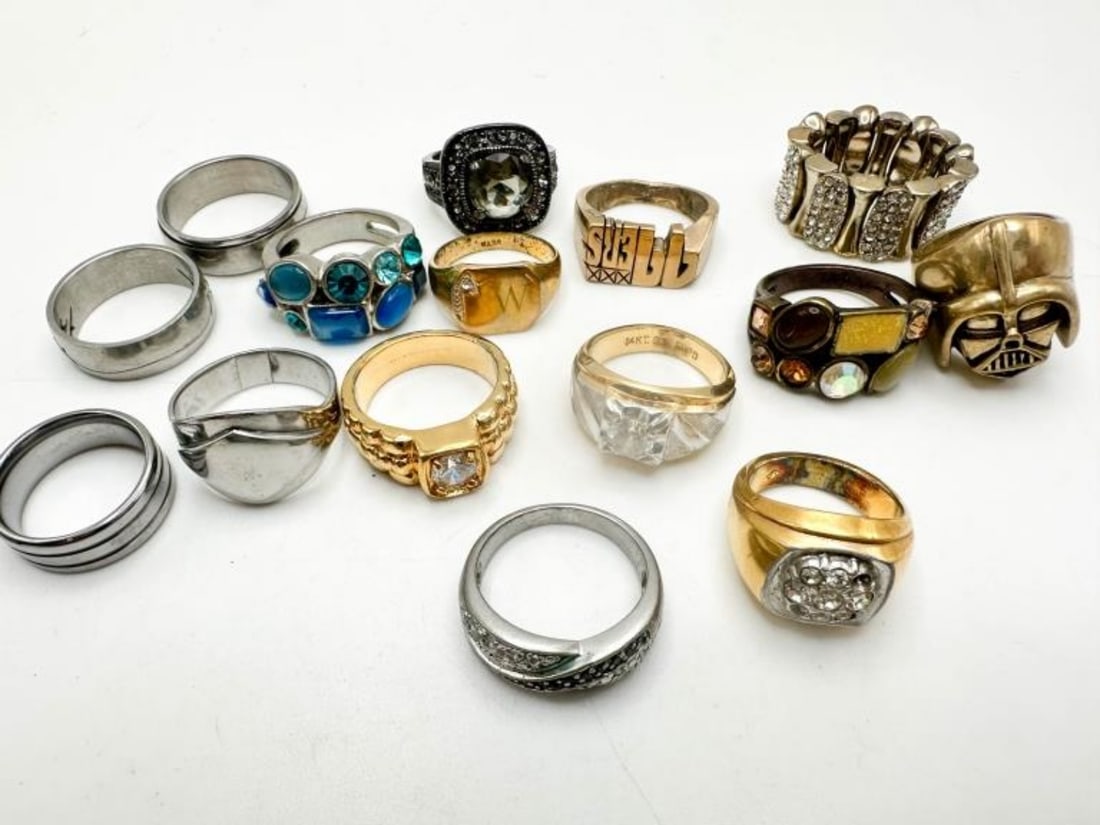 RINGS ASSORTED , LOOK ! (1 of 2)