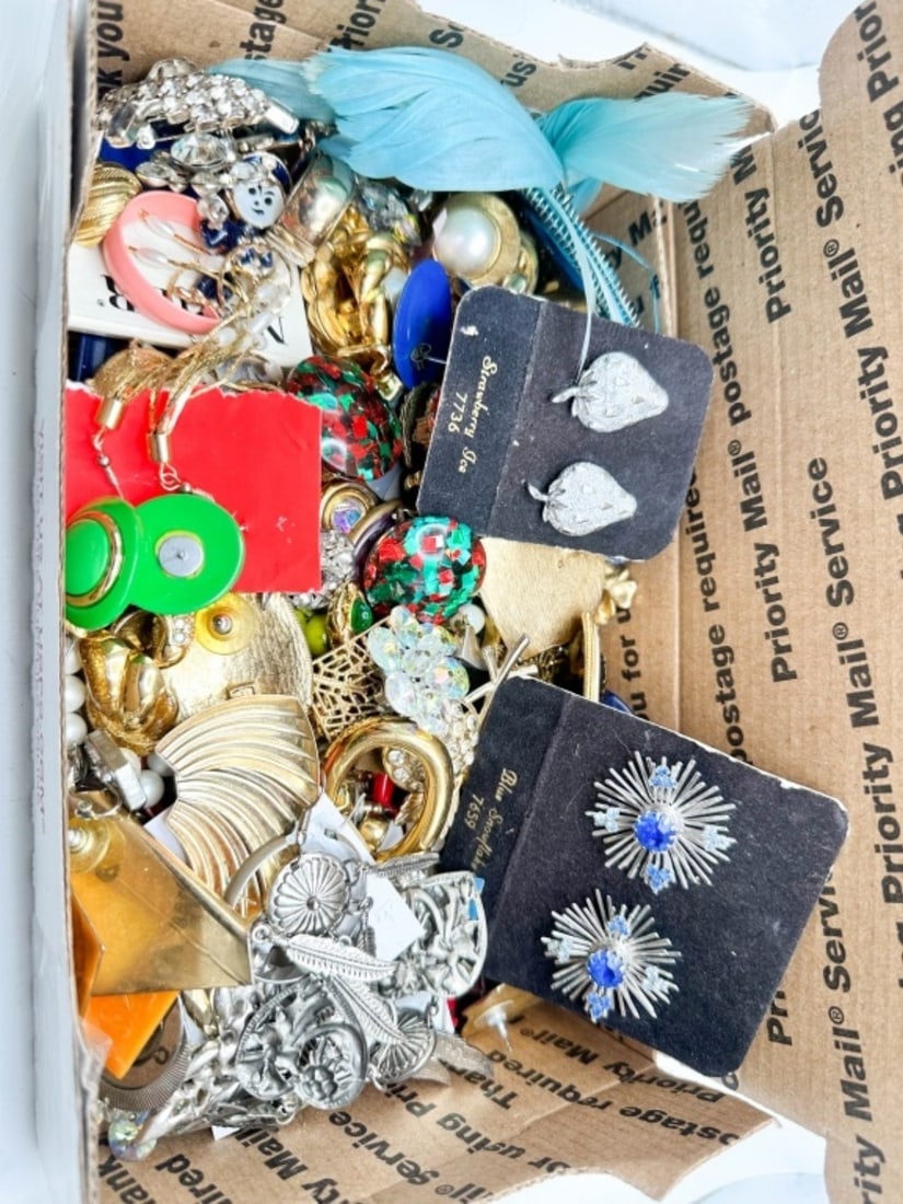 MISC EARRINGS ASSORTED (1 of 3)