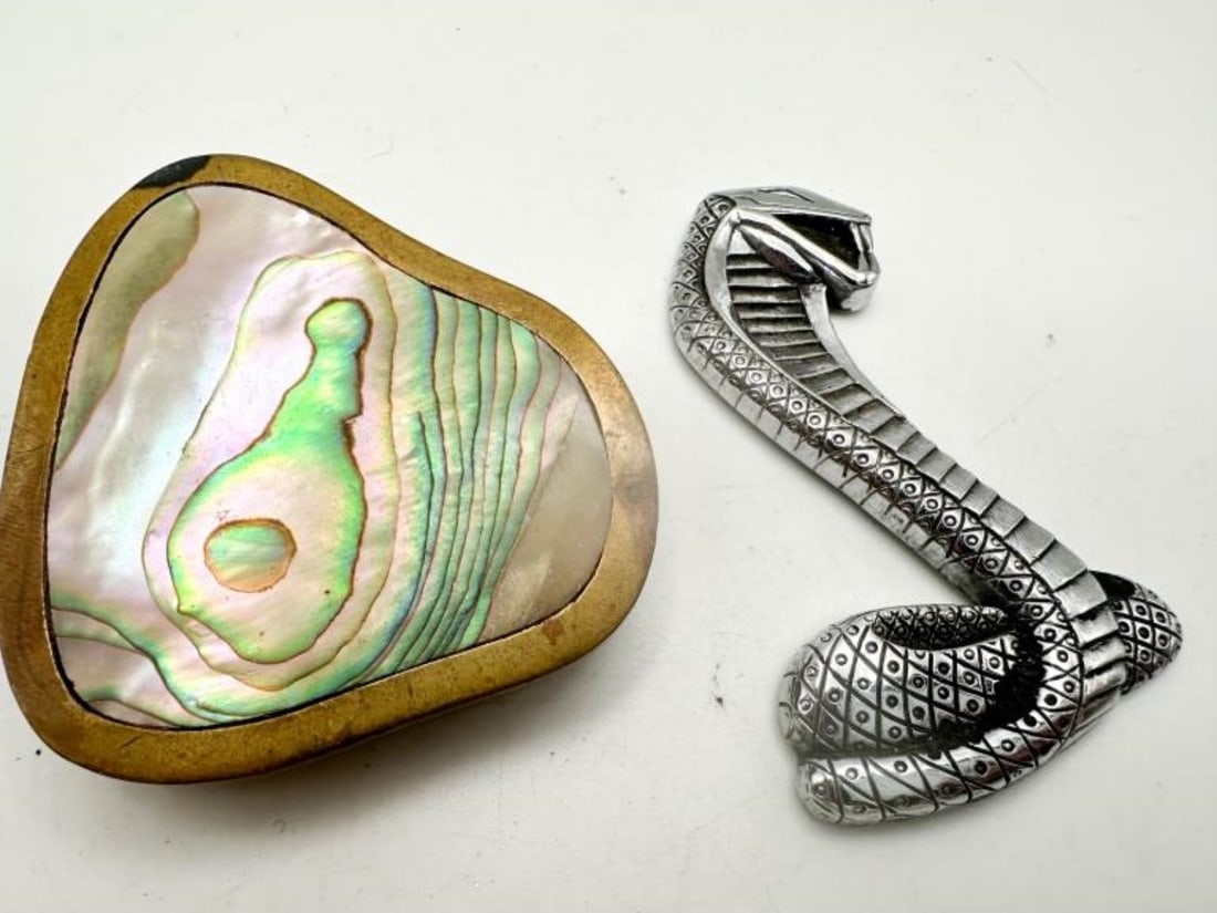 ABILONE? BELT BUCKLE (1 of 2)