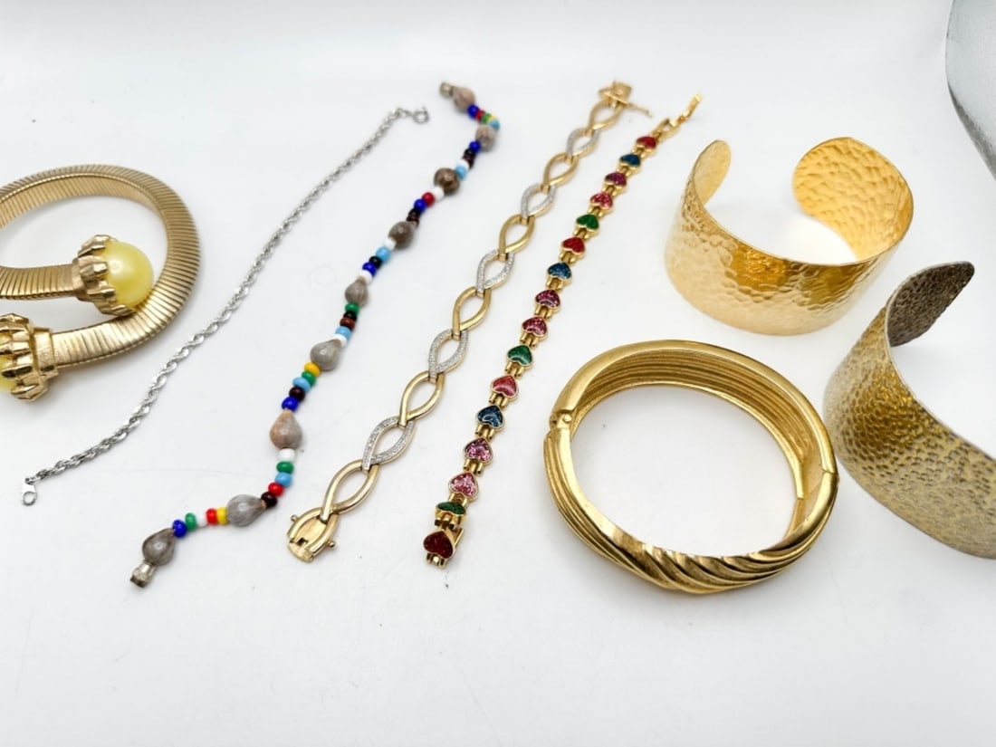 BRACELETS ASSORTMENT (1 of 1)