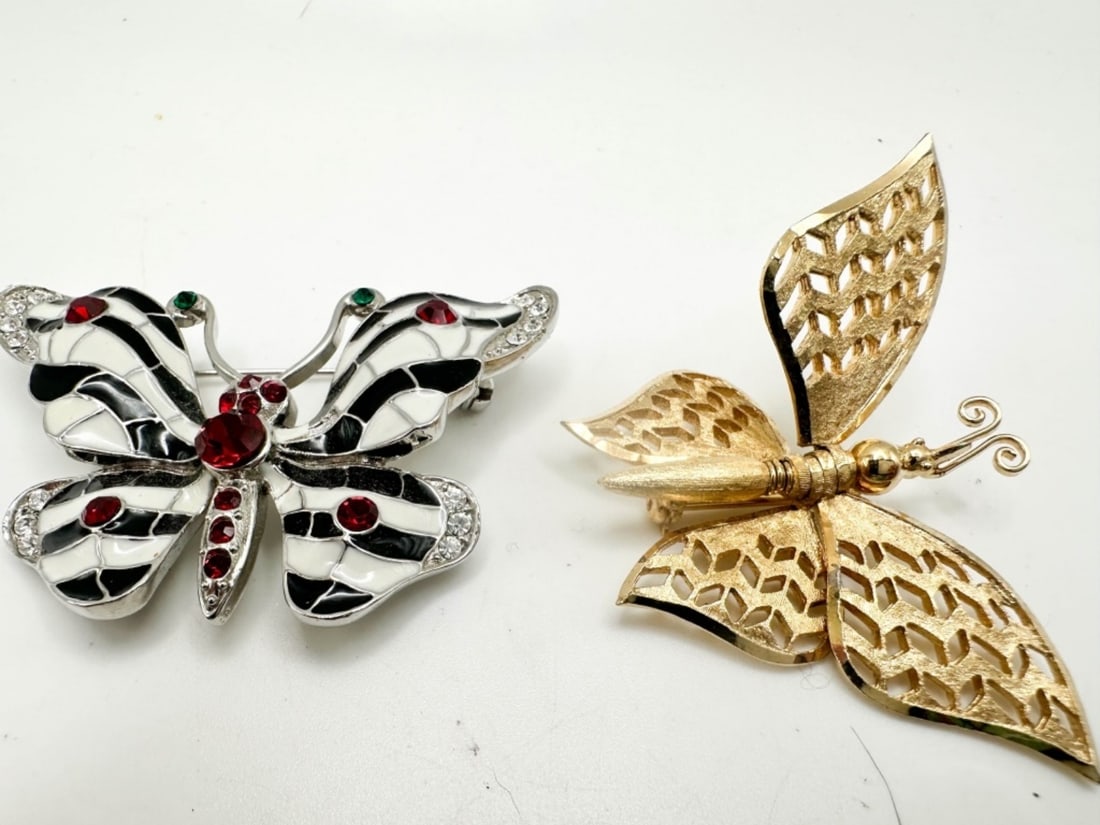 BUTTERFLY BROOCHES, FLY: COLOR BUTTERFLY BROOCH AND GOLD TONE BUTTERFLY MOVING WINGS BROOCH