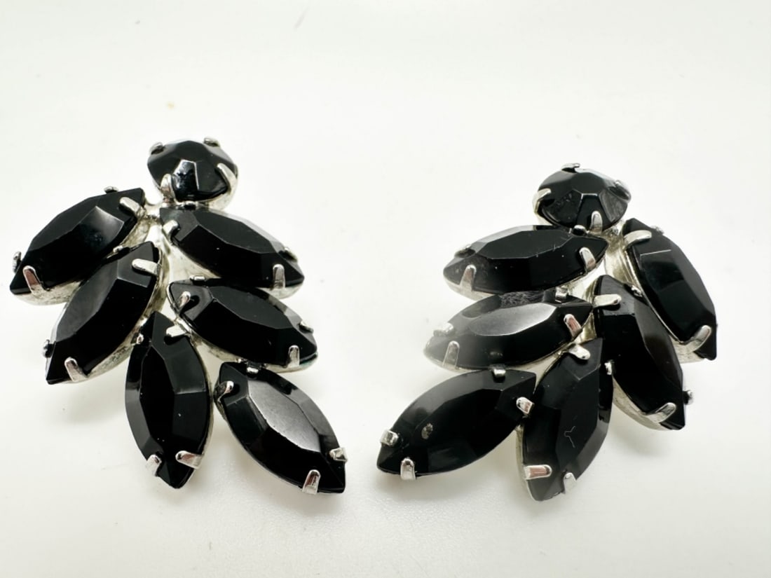 WEISS SIGNED SET: WEISS VINTAGE BLACK STONE EARRINGS SET