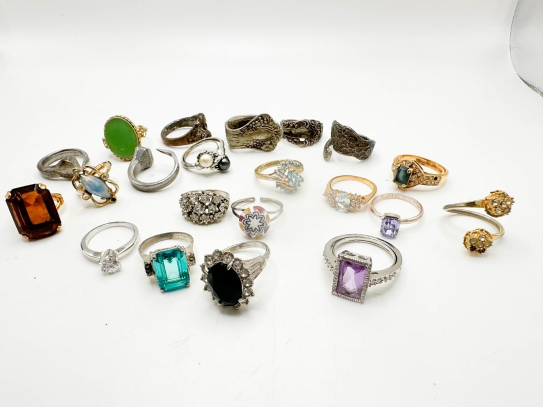 RINGS !!! LOOK !!! (1 of 3)