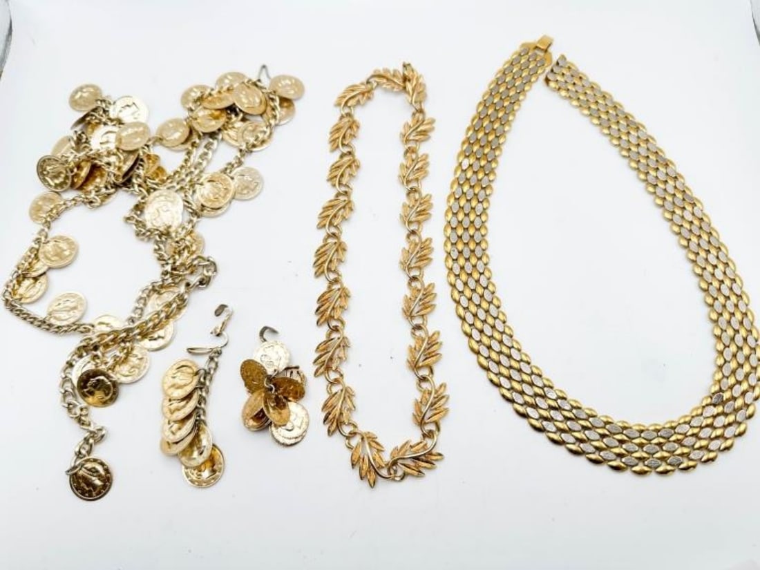 GOLD TONE NECKLACES: GOLD TONE NECKLACES , VARIETY ASSORTED