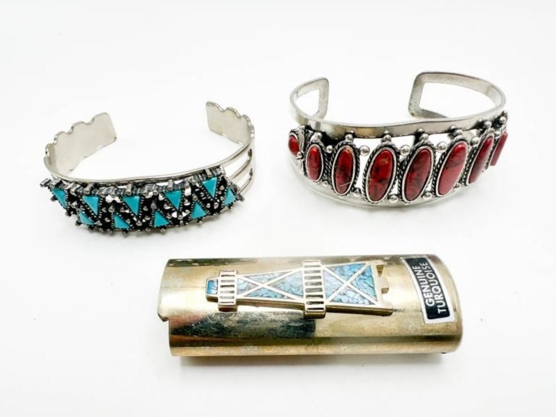 TURQUISE COLOR ASSORTED: 2 BRACELETS AND LIGHTER COVER