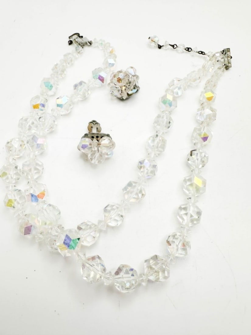CRYSTALS NECKLACE: CRYSTALS NECKLACE