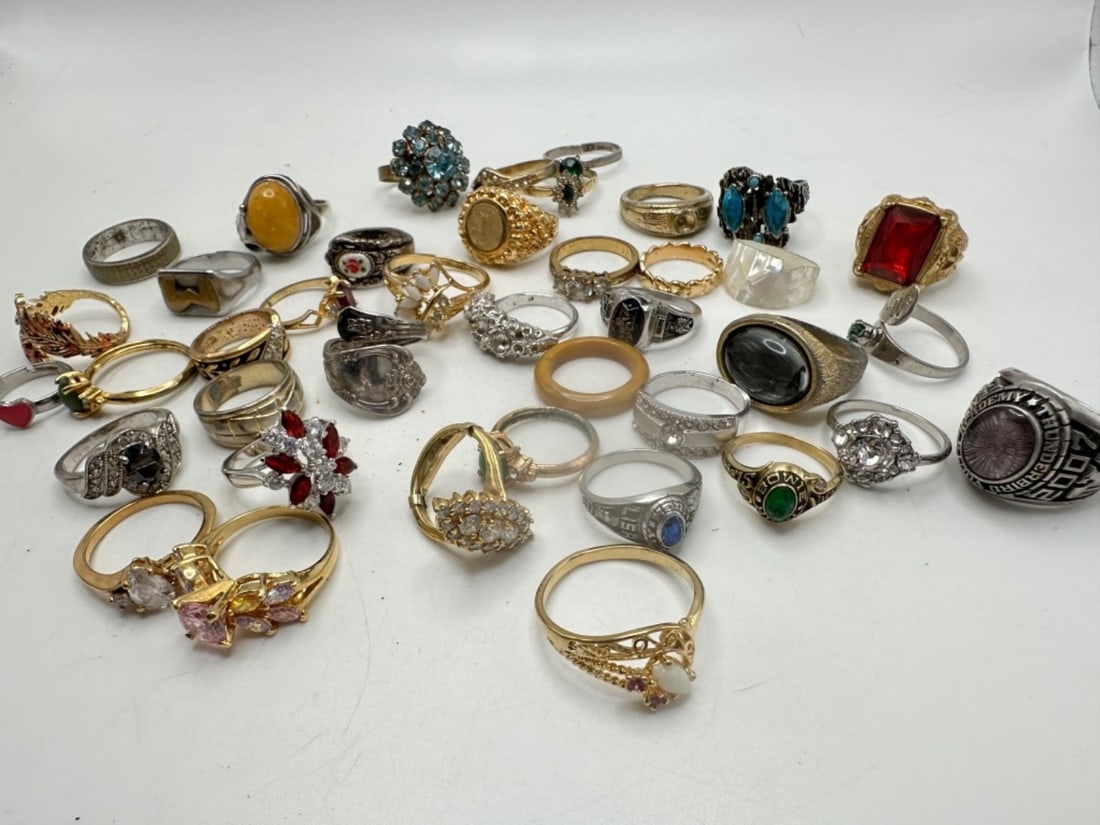 HUGE RINGS ASSORTED (1 of 3)