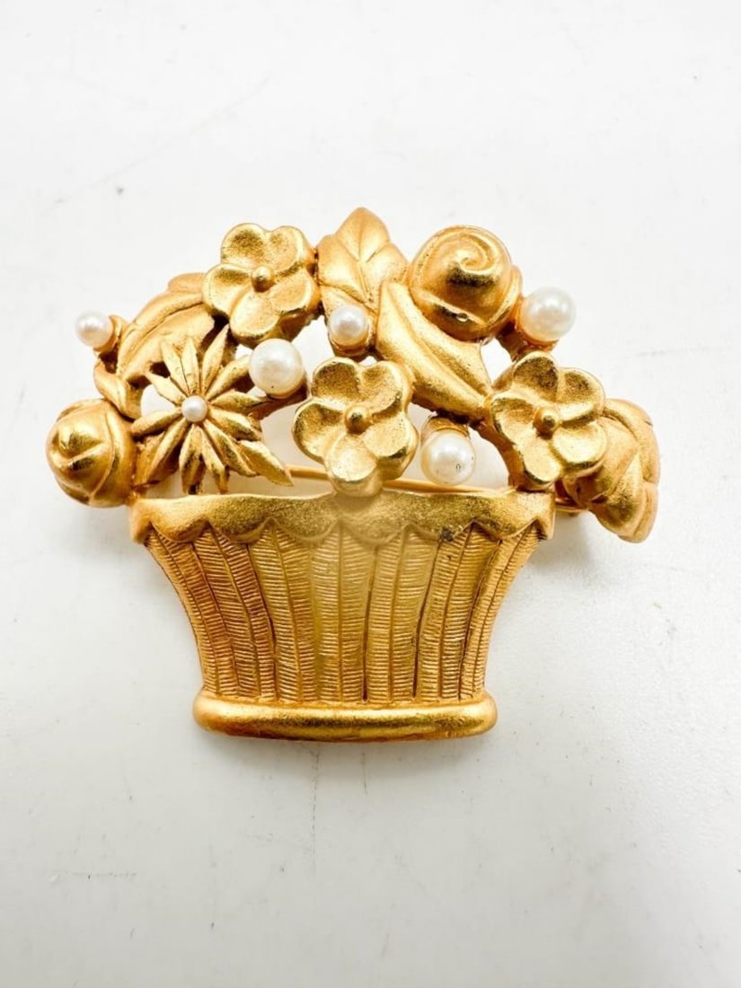 CAROLEE SIGNED BROOCH (1 of 3)