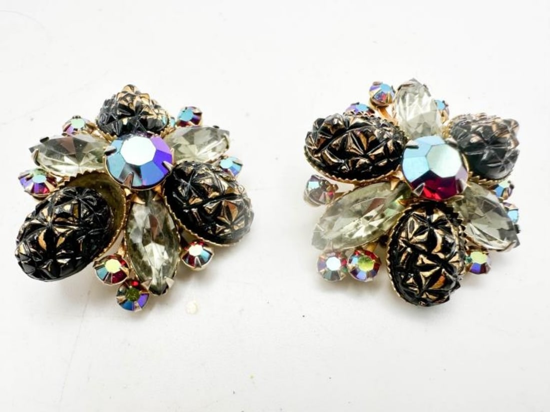 BEAUJEWELS EARRINGS SET: BEAUJEWELS COLOR STONE EARRINGS SET