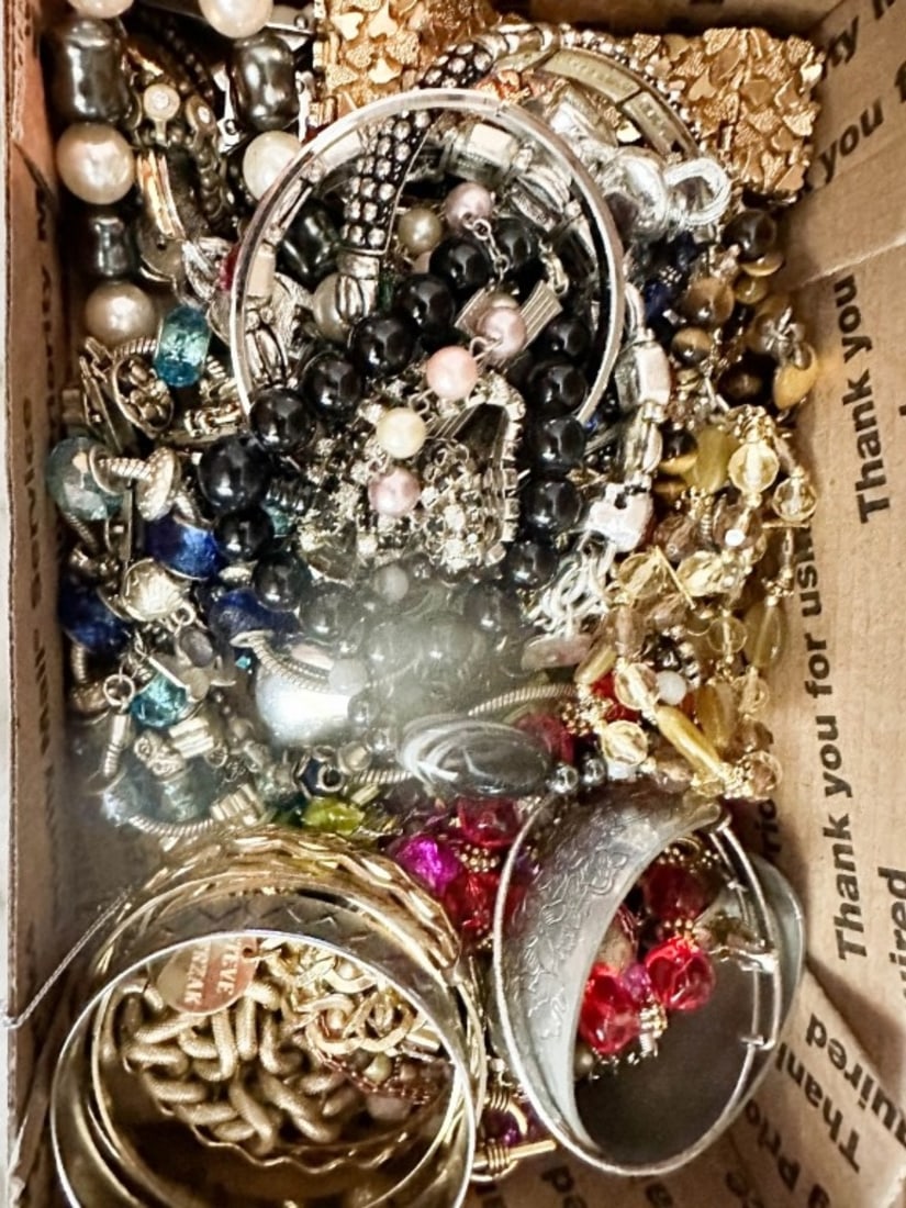 VINTAGE TREASURE BOX (1 of 3)