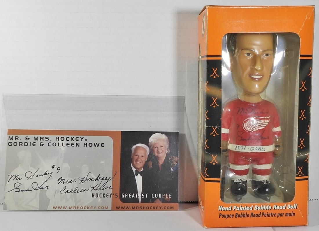 GORDIE HOWE SIGNED BOBBLE HEAD DOLL (1 of 3)
