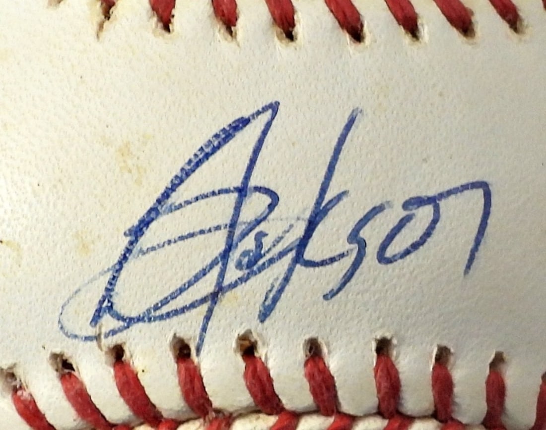 BO JACKSON AUTOGRAPHED BASEBALL (1 of 4)