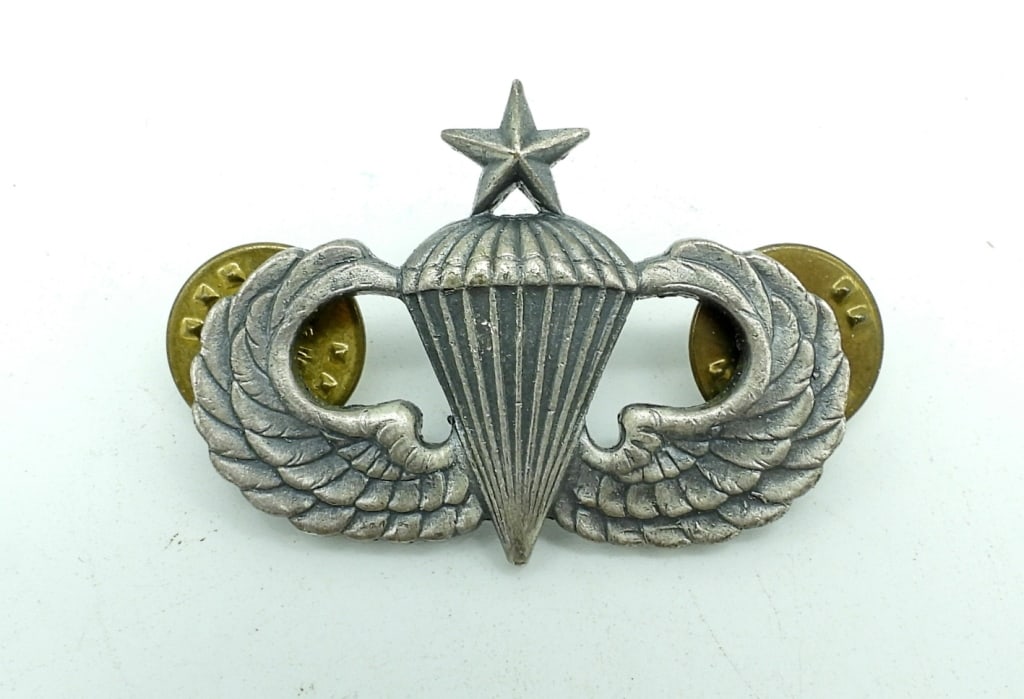 ARMY BADGE SENIOR PARATROOPER (1 of 2)