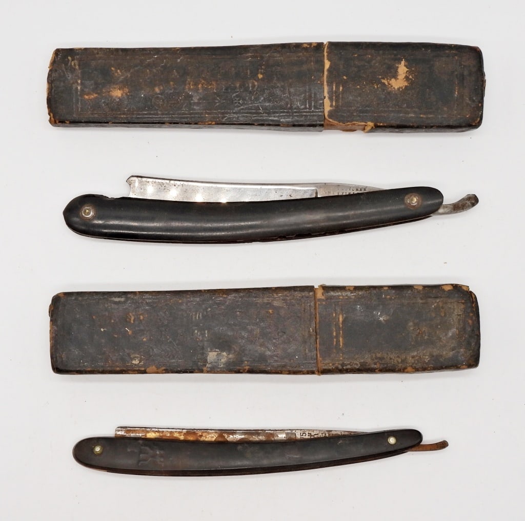 (2) STRAIGHT RAZORS WADE & BUTCHER (1 of 2)