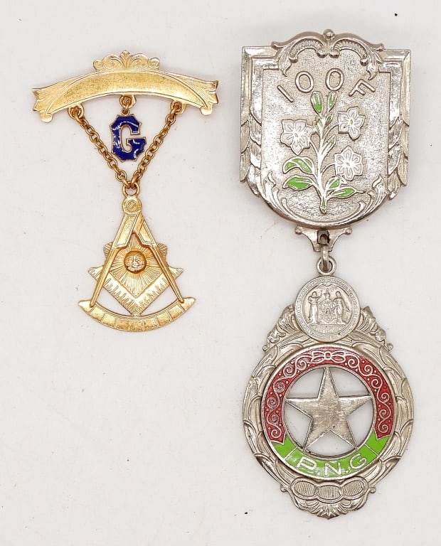 MASONIC LOT - LARGE IOOF ODD FELLOWS (1 of 2)