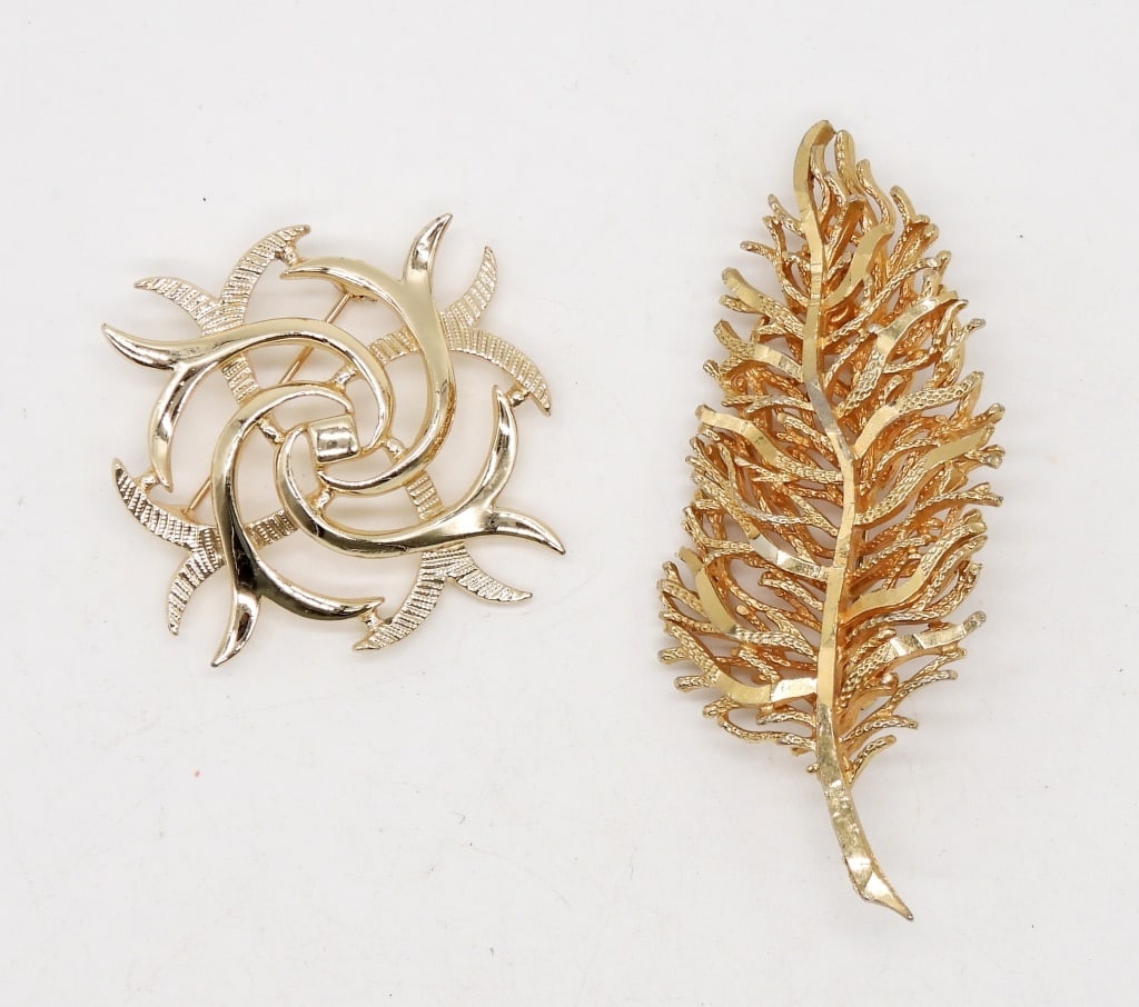 CORO LEAF BROOCH & SARAH COVENTRY (1 of 2)