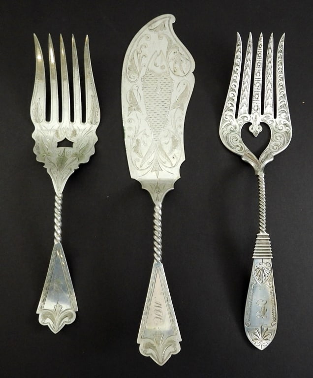 ANTIQUE 3-PIECE SILVER PLATE SERVING SET (1 of 2)