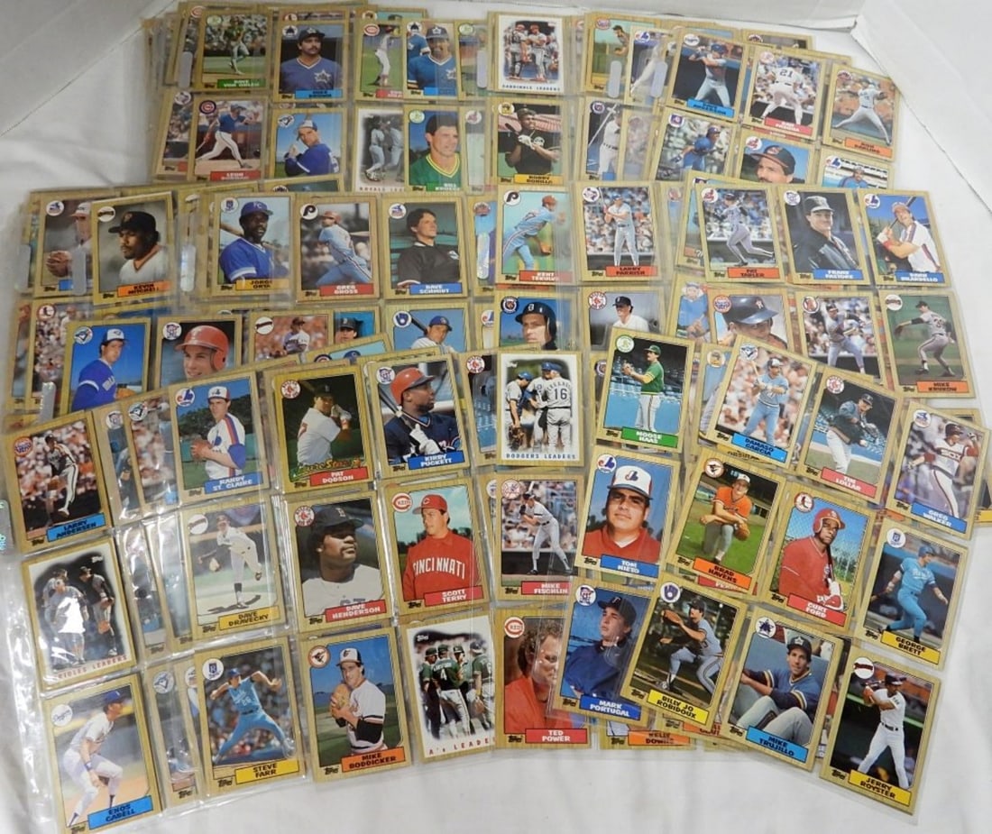 OVER 700 1987 TOPPS BASEBALL CARDS (1 of 5)