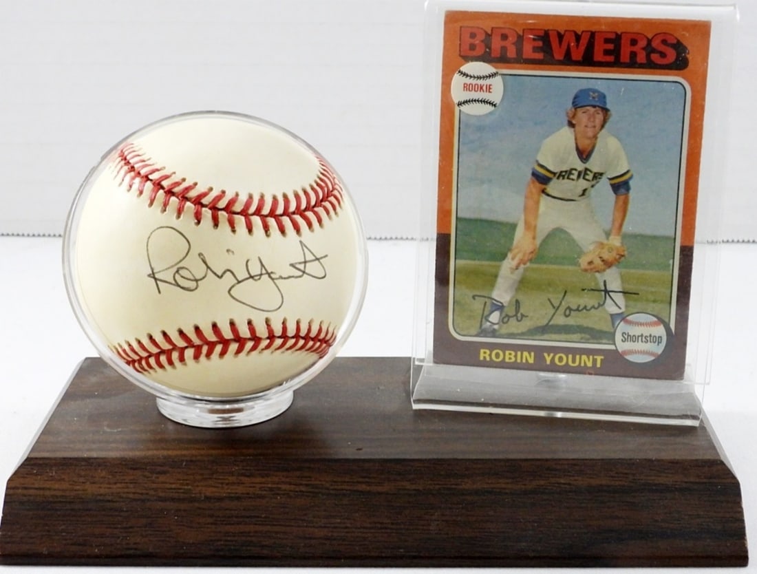 ROBIN YOUNT AUTOGRAPH BASEBALL w/CARD (1 of 2)